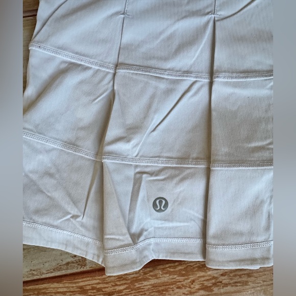 LULULEMON White Midrise PACE RIVAL Regular 13" Skirt/Skort Sz 8 - Picture 10 of 13